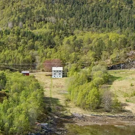 Tustna - Djupvika
